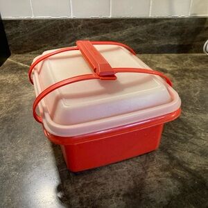 Vintage Tupperware Lunchbox, with four additional pieces inside.